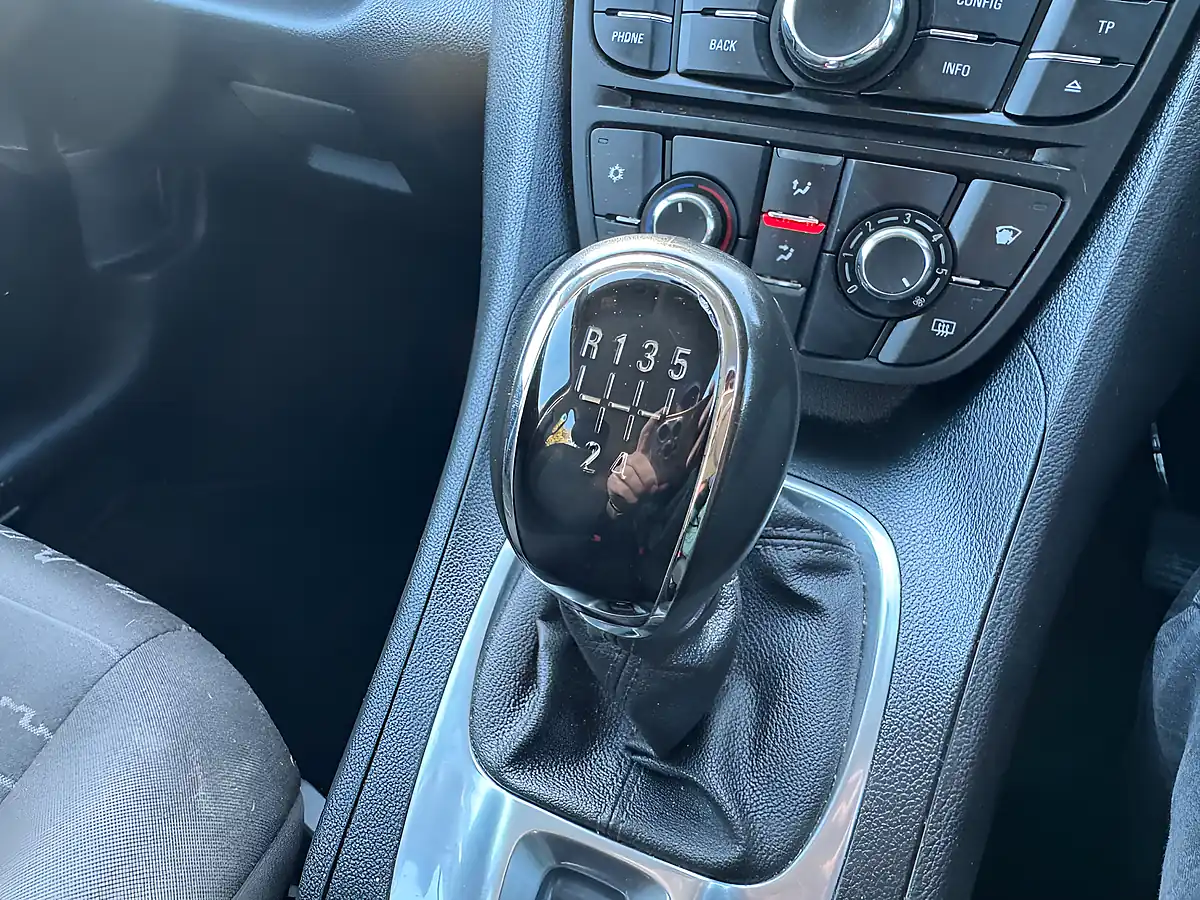 Used 2017 Vauxhall Meriva Life Black - Interior and Exterior details 5