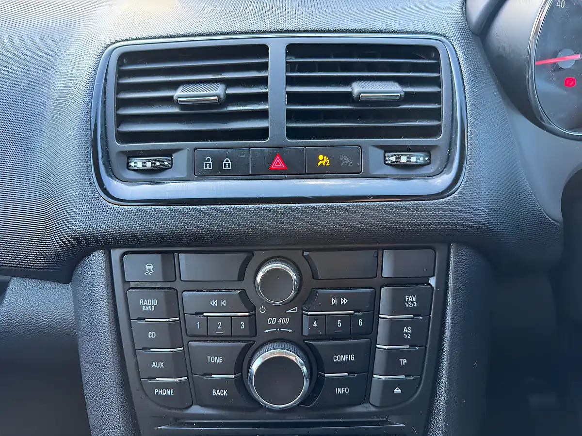 Used 2017 Vauxhall Meriva Life Black - Interior and Exterior details 9
