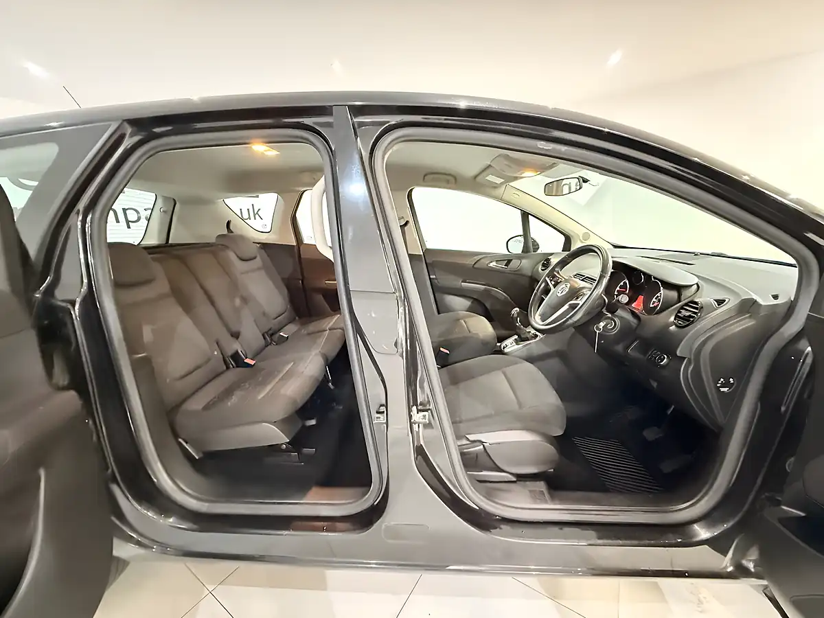 Used 2017 Vauxhall Meriva Life Black - Interior and Exterior details 18