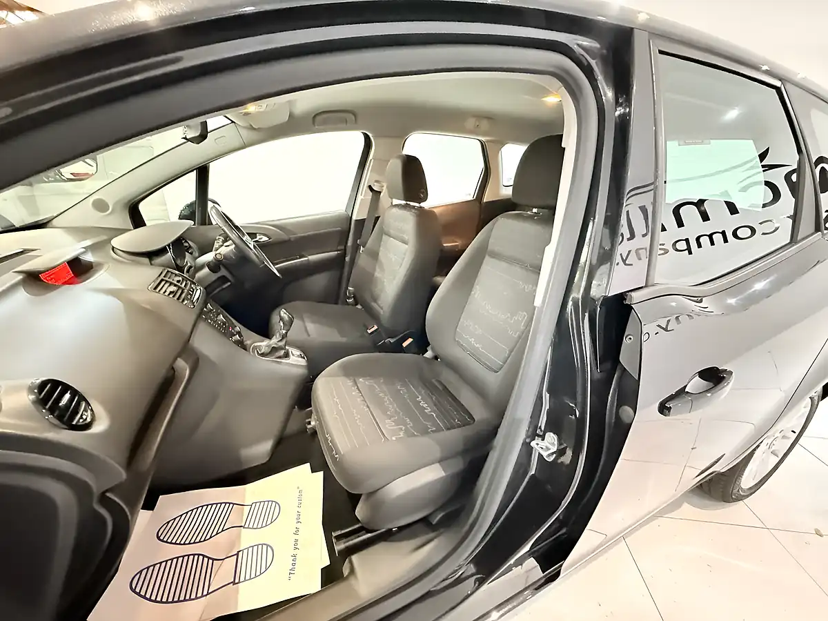 Used 2017 Vauxhall Meriva Life Black - Interior and Exterior details 19