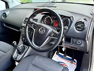 Used 2017 Vauxhall Meriva Life White - Interior and Exterior details 16