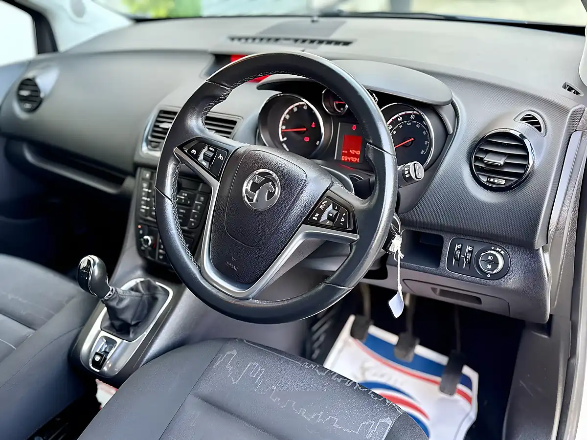 Used 2017 Vauxhall Meriva Life White - Interior and Exterior details 16
