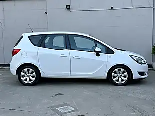 Used 2017 Vauxhall Meriva Life White - Interior and Exterior details 5