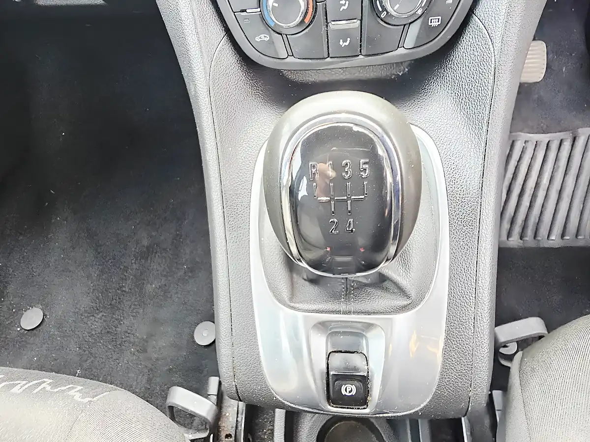 Used 2017 Vauxhall Meriva Life White - Interior and Exterior details 10