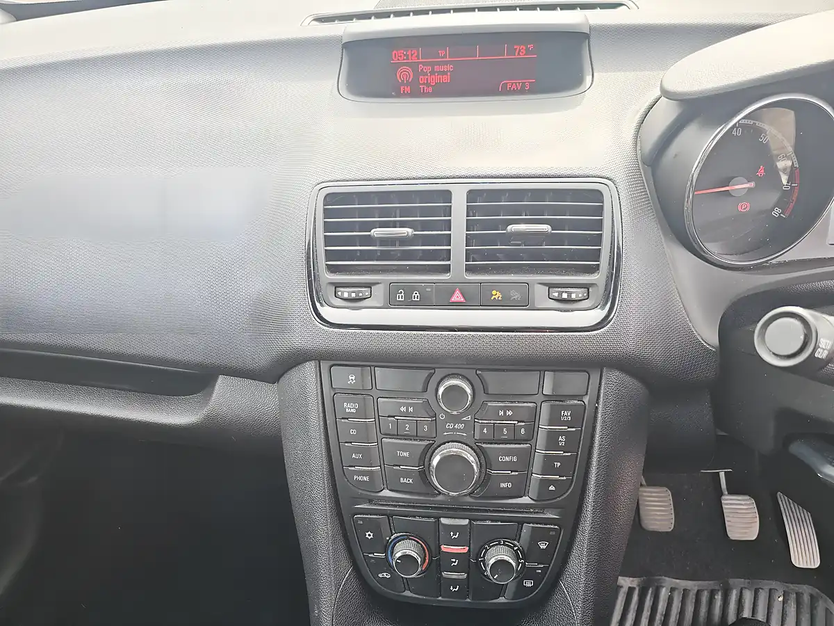 Used 2017 Vauxhall Meriva Life White - Interior and Exterior details 11