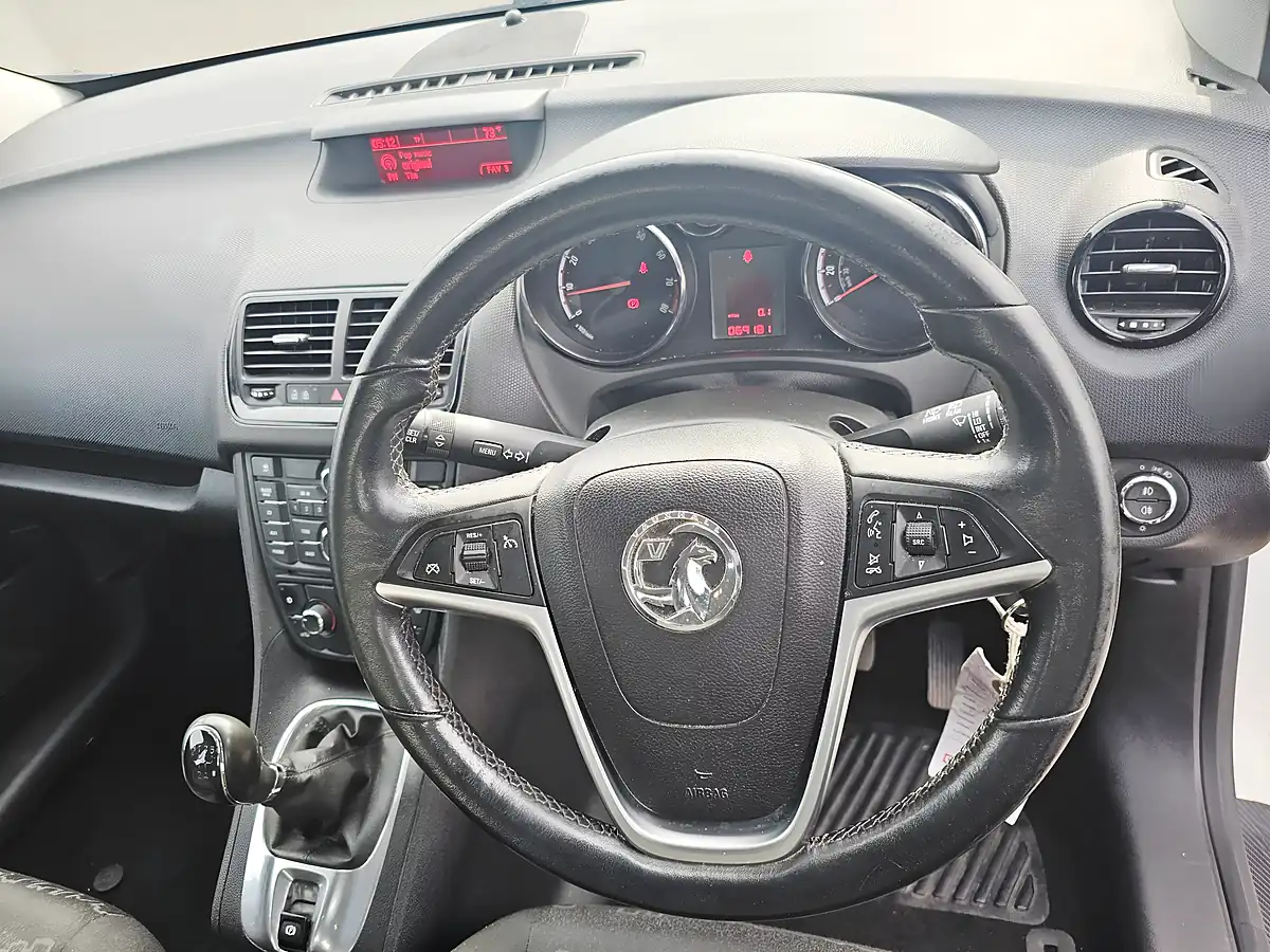 Used 2017 Vauxhall Meriva Life White - Interior and Exterior details 13