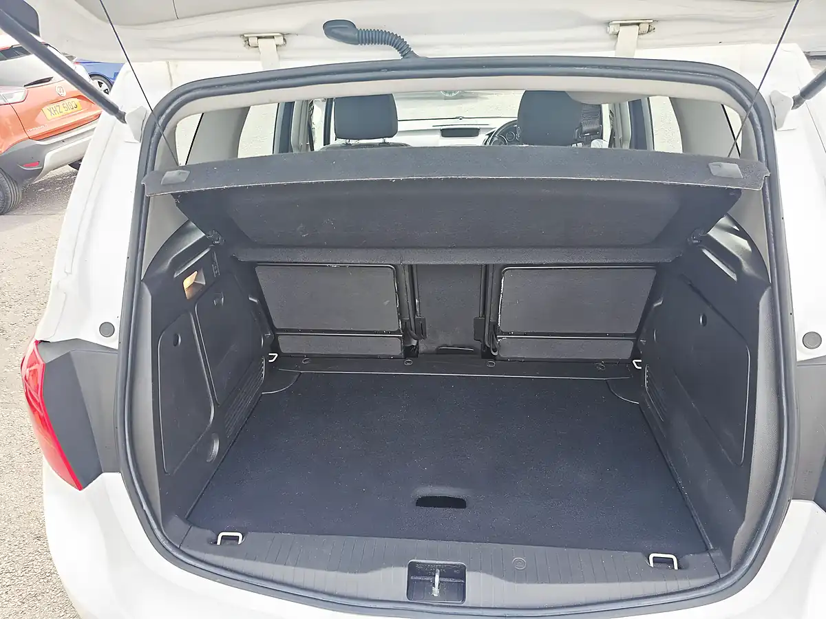 Used 2017 Vauxhall Meriva Life White - Interior and Exterior details 7