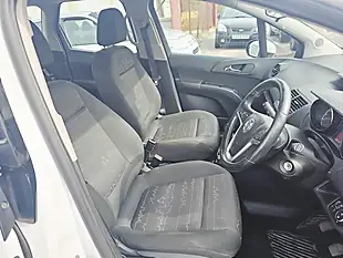 Used 2017 Vauxhall Meriva Life White - Interior and Exterior details 9