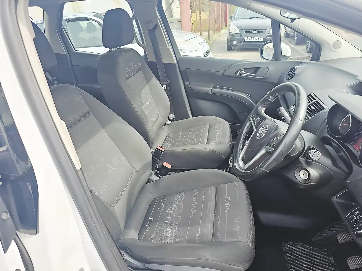 Used 2017 Vauxhall Meriva Life White - Interior and Exterior details 9