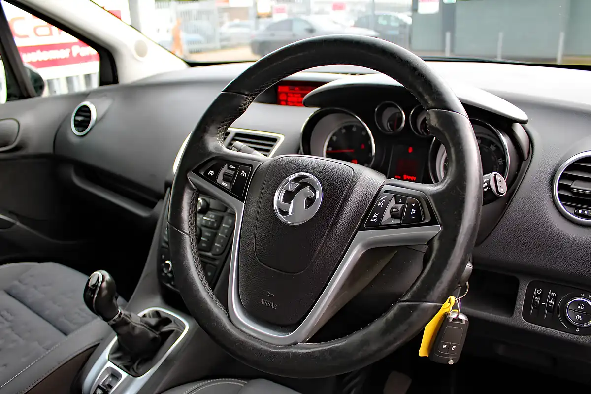 Used 2017 Vauxhall Meriva Tech Line Black - Interior and Exterior details 13