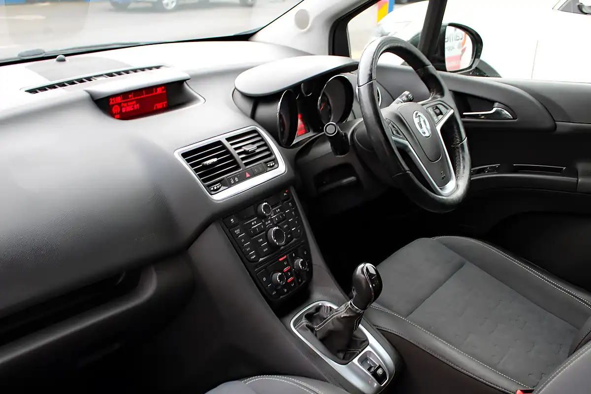 Used 2017 Vauxhall Meriva Tech Line Black - Interior and Exterior details 14
