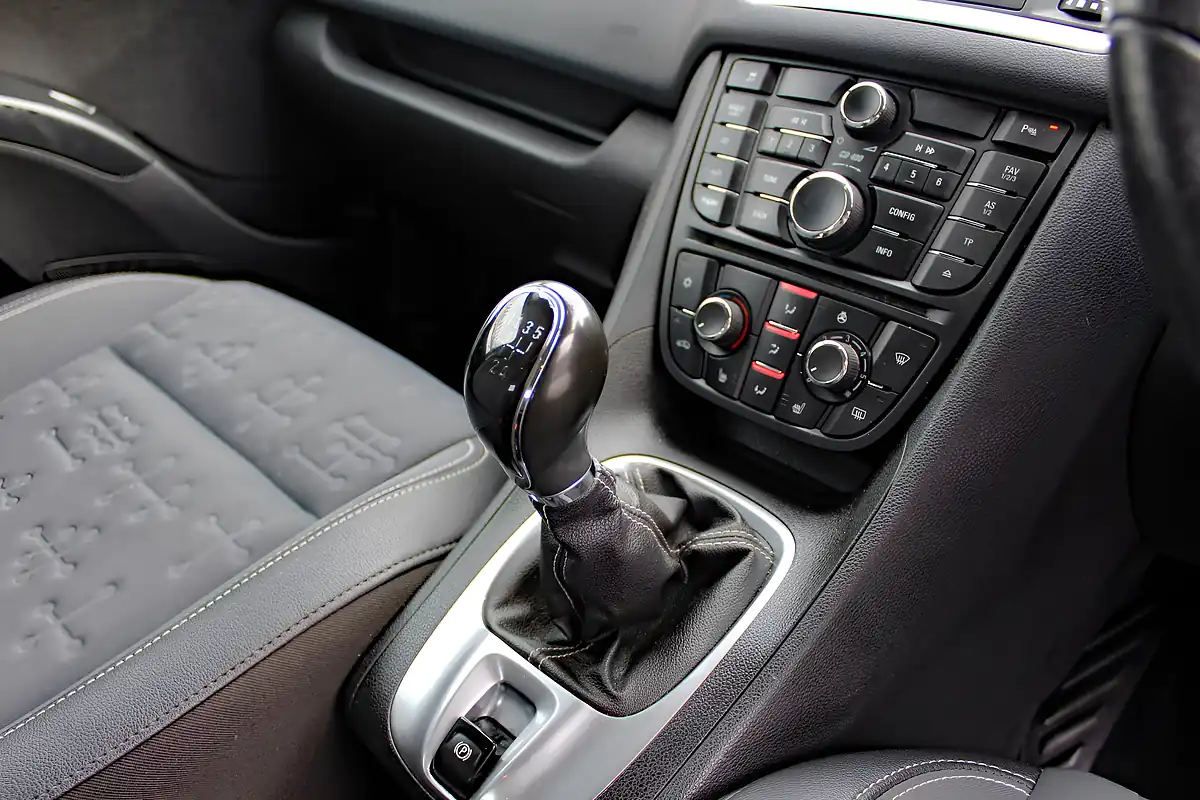 Used 2017 Vauxhall Meriva Tech Line Black - Interior and Exterior details 16