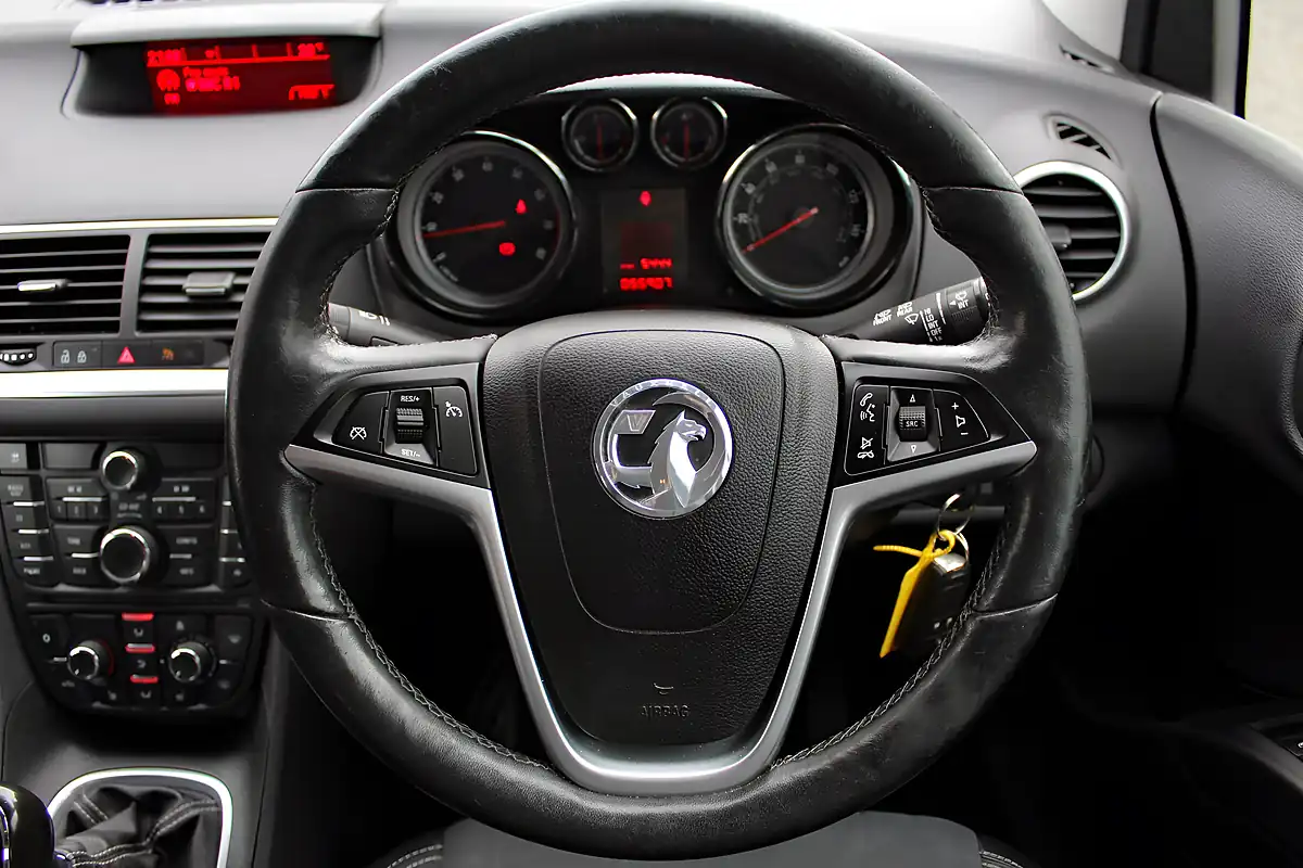 Used 2017 Vauxhall Meriva Tech Line Black - Interior and Exterior details 17