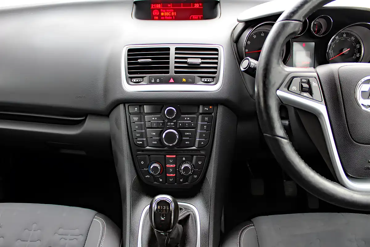 Used 2017 Vauxhall Meriva Tech Line Black - Interior and Exterior details 18