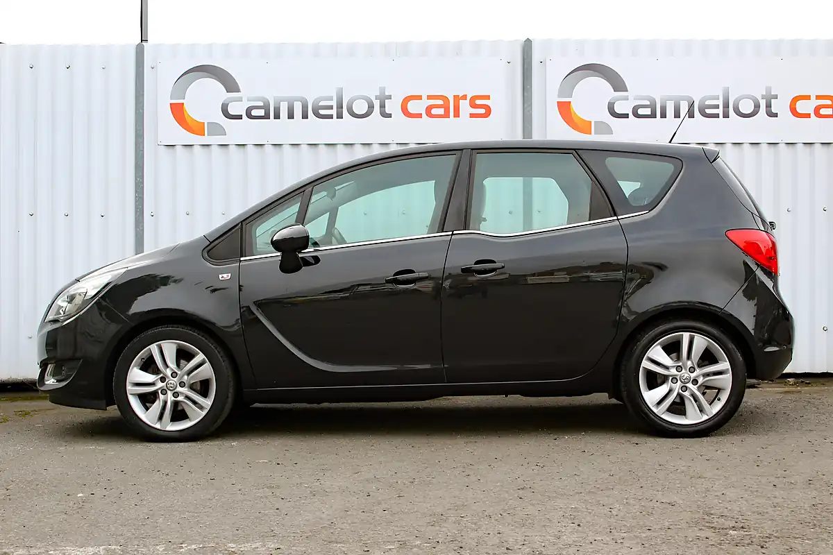 Used 2017 Vauxhall Meriva Tech Line Black - Interior and Exterior details 4