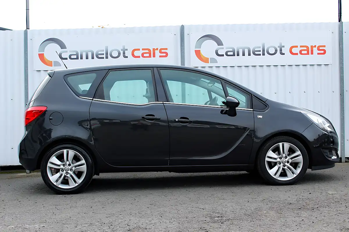 Used 2017 Vauxhall Meriva Tech Line Black - Interior and Exterior details 5