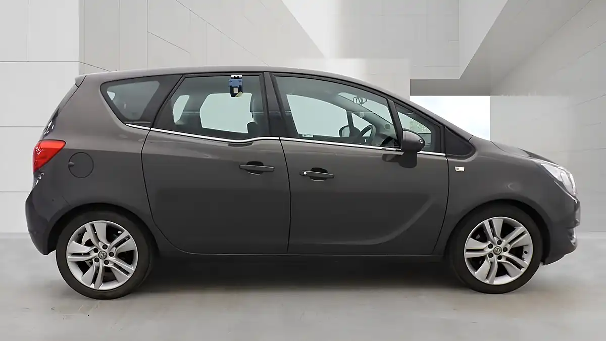 Used 2017 Vauxhall Meriva Tech Line Grey - Interior and Exterior details 12