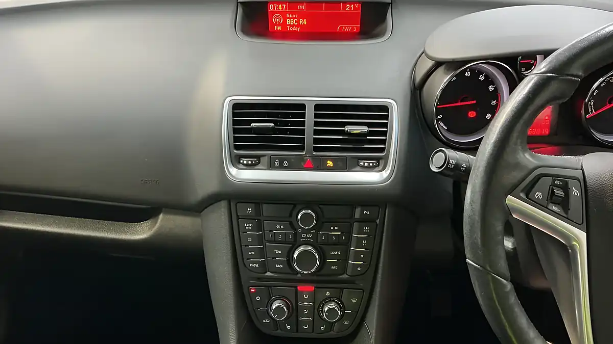 Used 2017 Vauxhall Meriva Tech Line Grey - Interior and Exterior details 8