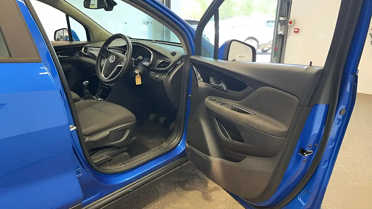 Used 2017 Vauxhall Mokka X Active Blue - Interior and Exterior details 8