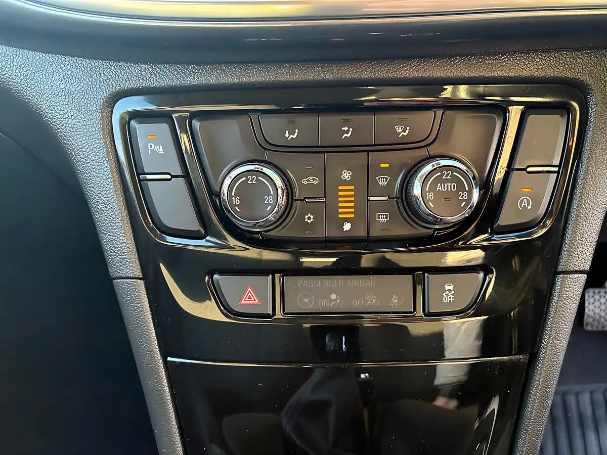 Used 2017 Vauxhall Mokka X Active Grey - Interior and Exterior details 17
