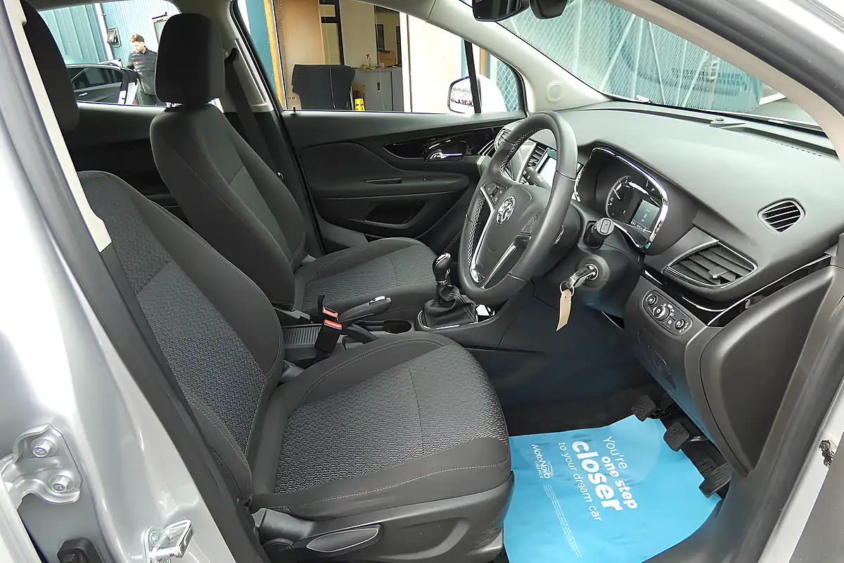 Used 2017 Vauxhall Mokka X Active Silver - Interior and Exterior details 9