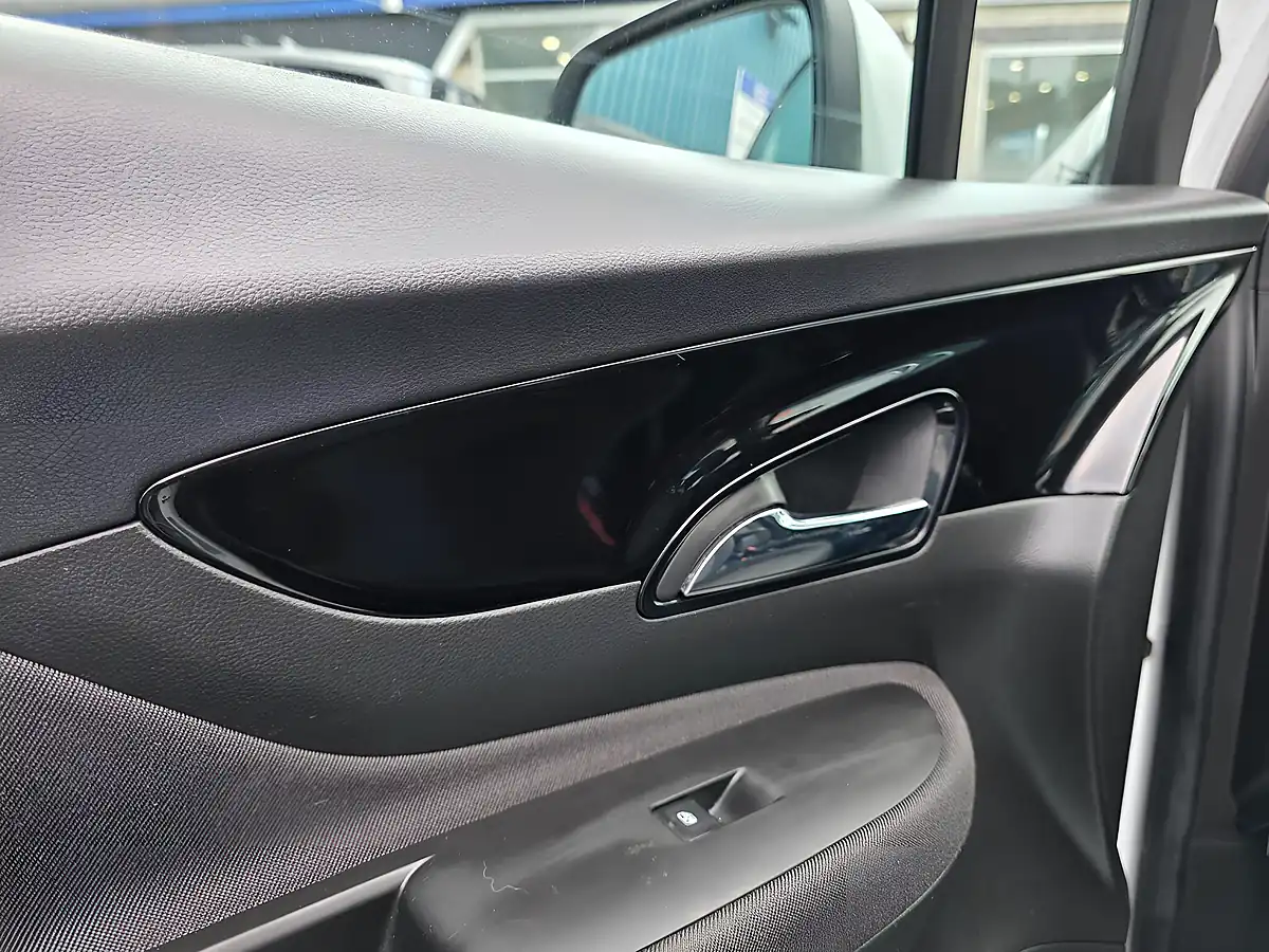 Used 2017 Vauxhall Mokka X Active White - Interior and Exterior details 14
