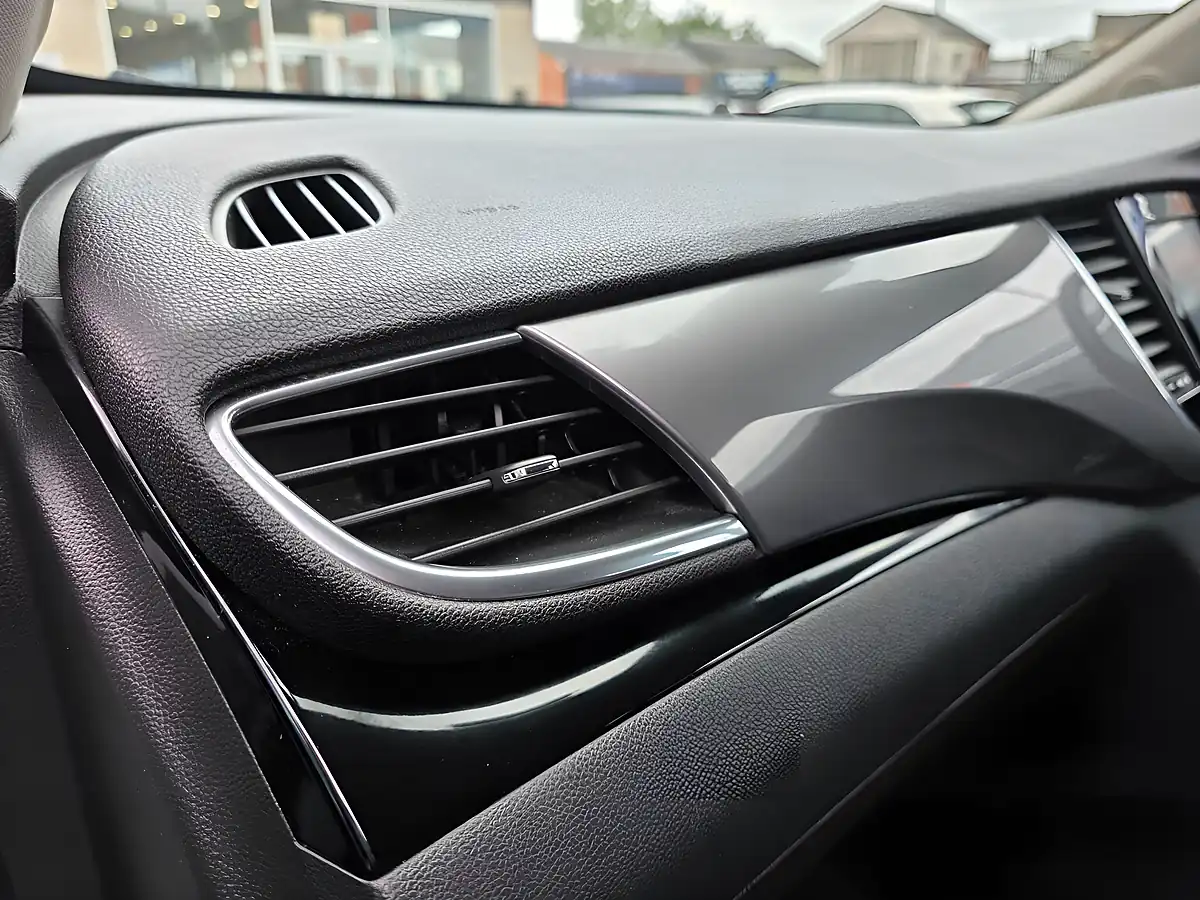 Used 2017 Vauxhall Mokka X Active White - Interior and Exterior details 18