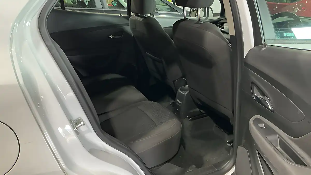 Used 2017 Vauxhall Mokka X Active White - Interior and Exterior details 10