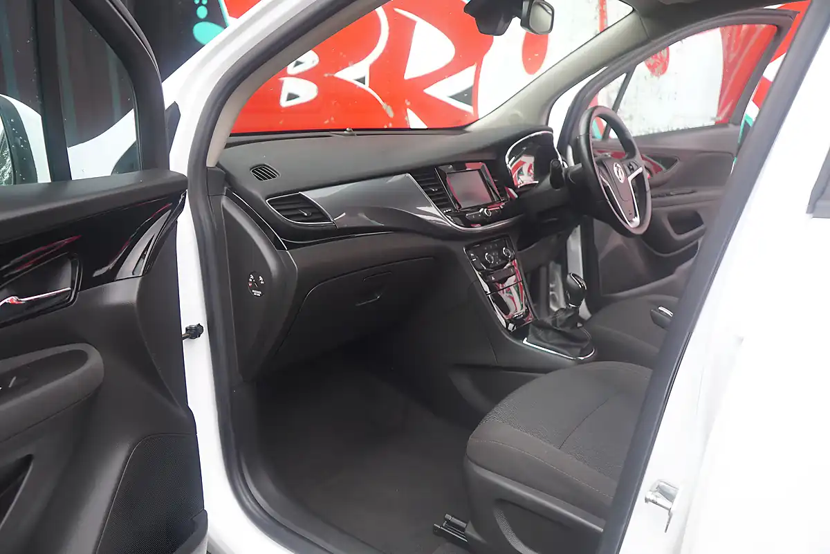 Used 2017 Vauxhall Mokka X Active White - Interior and Exterior details 19