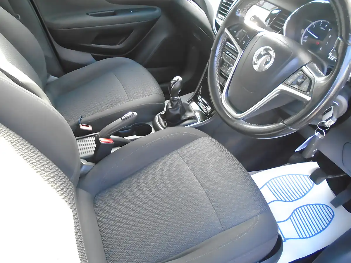 Used 2017 Vauxhall Mokka X Active White - Interior and Exterior details 7