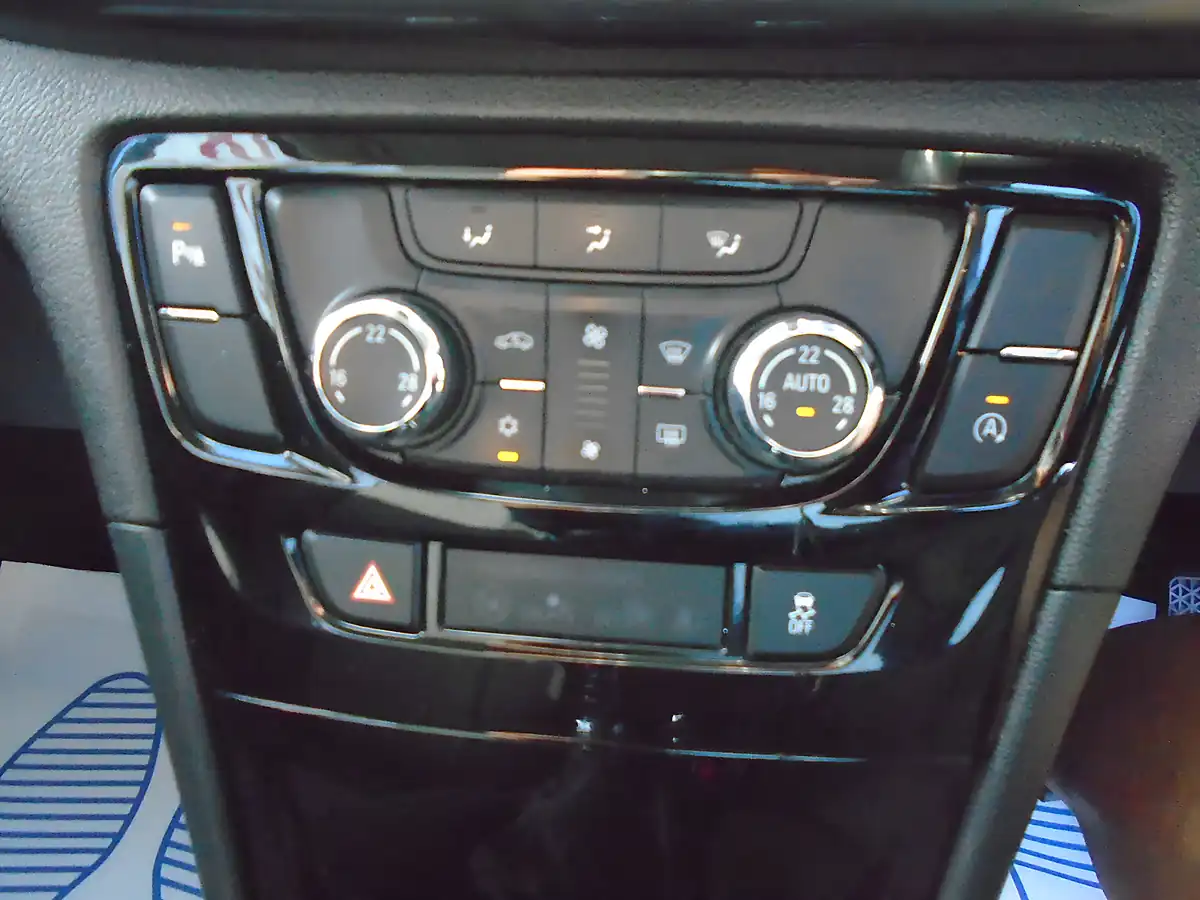 Used 2017 Vauxhall Mokka X Active White - Interior and Exterior details 9