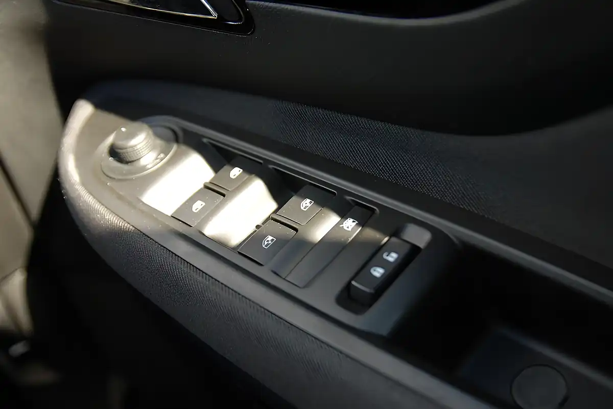 Used 2017 Vauxhall Mokka X Active White - Interior and Exterior details 11