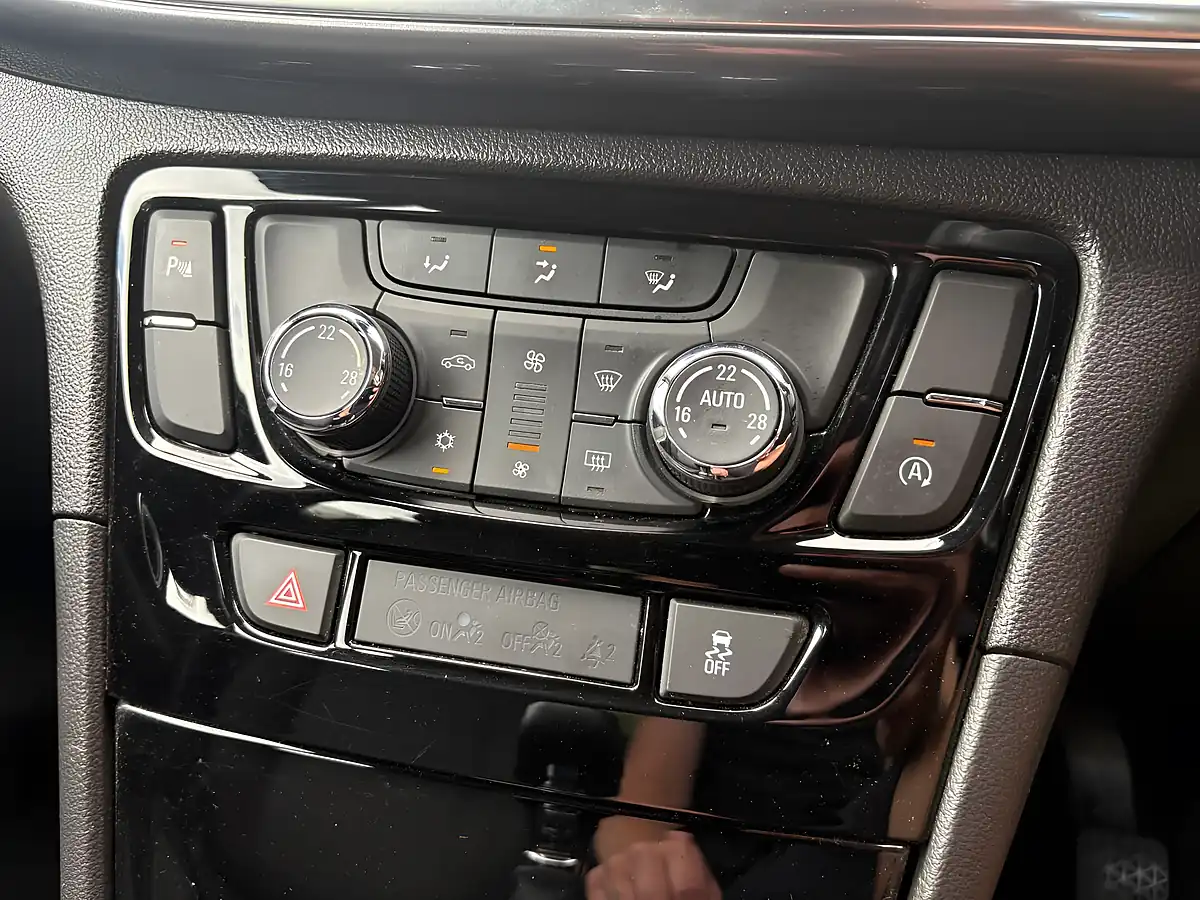 Used 2017 Vauxhall Mokka X Design Nav 5dr Black - Interior and Exterior details 18