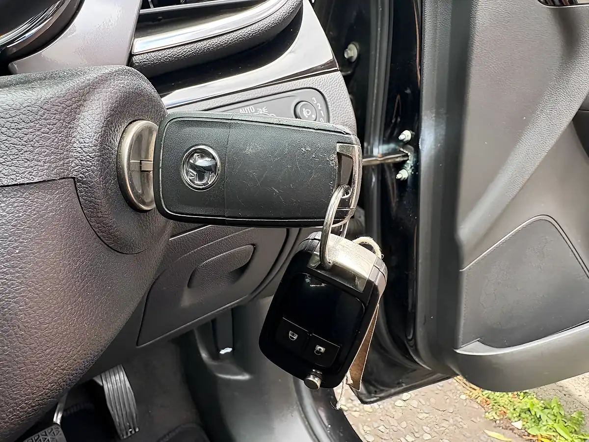 Used 2017 Vauxhall Mokka X Design Nav 5dr Black - Interior and Exterior details 20