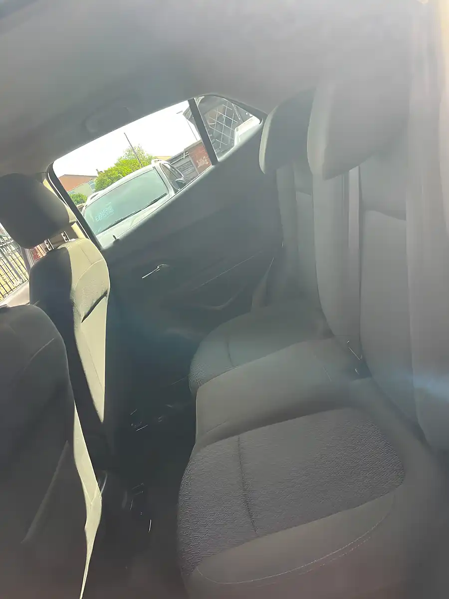 Used 2017 Vauxhall Mokka X Design Nav Platinum Silver - Interior and Exterior details 10