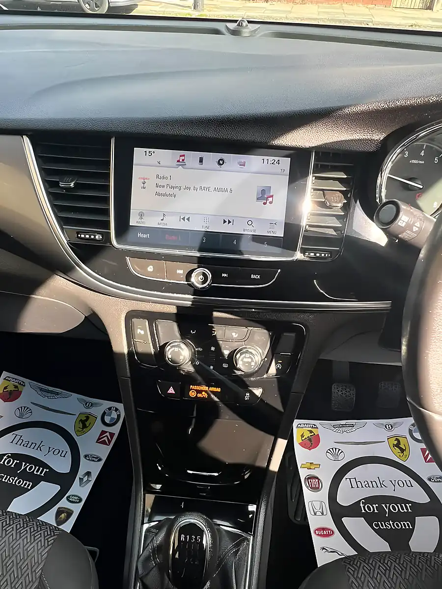 Used 2017 Vauxhall Mokka X Design Nav Platinum Silver - Interior and Exterior details 7