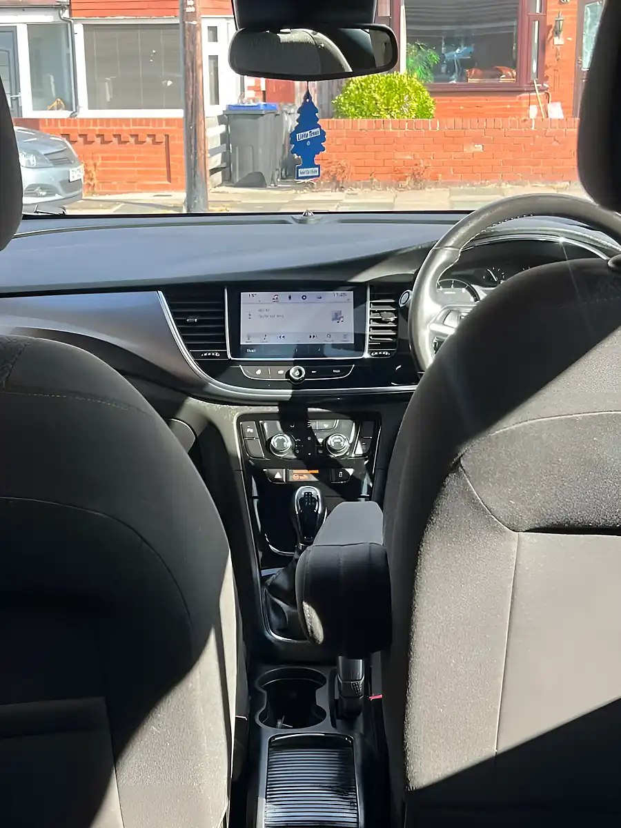 Used 2017 Vauxhall Mokka X Design Nav Platinum Silver - Interior and Exterior details 8
