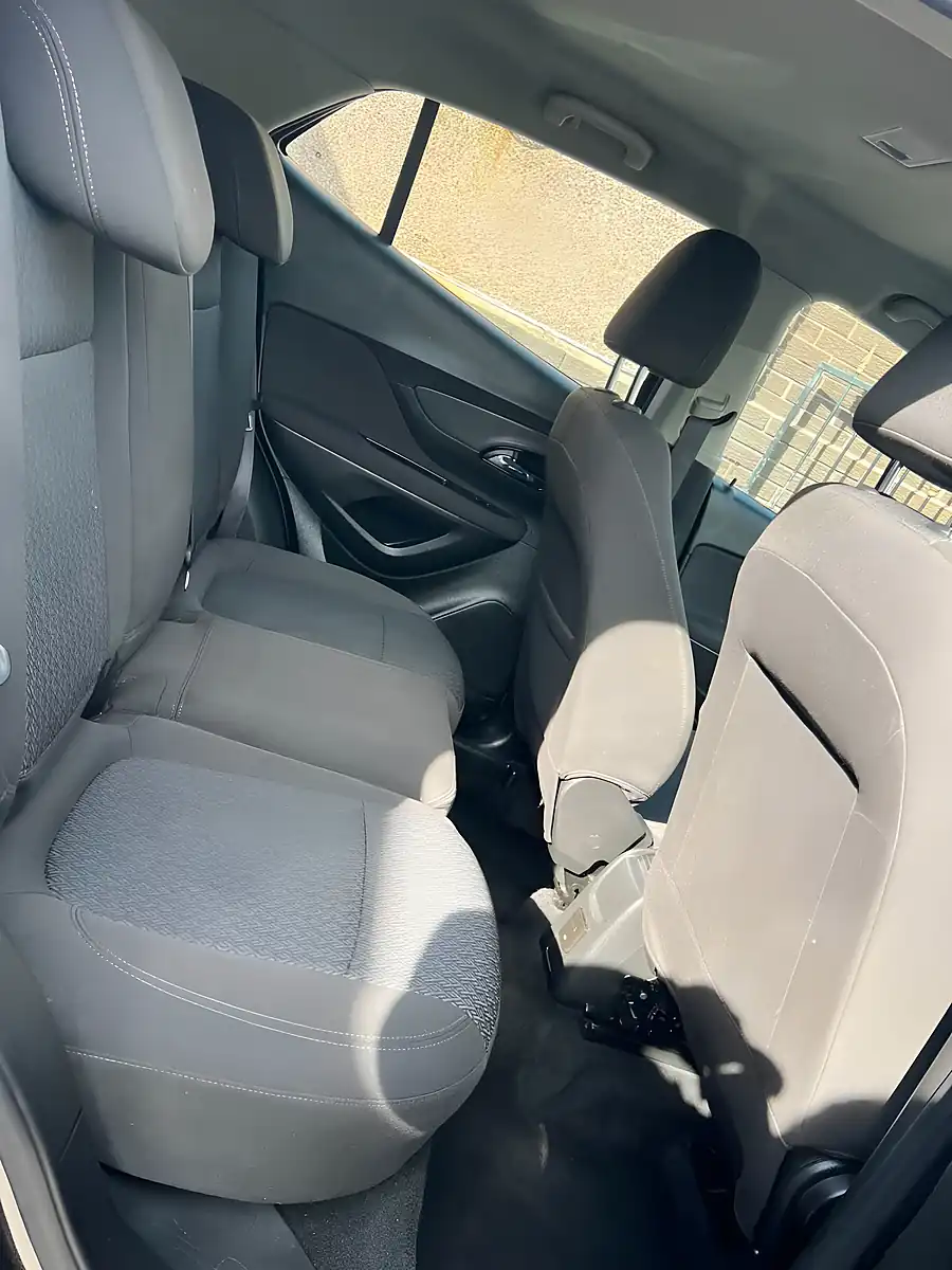 Used 2017 Vauxhall Mokka X Design Nav Platinum Silver - Interior and Exterior details 9