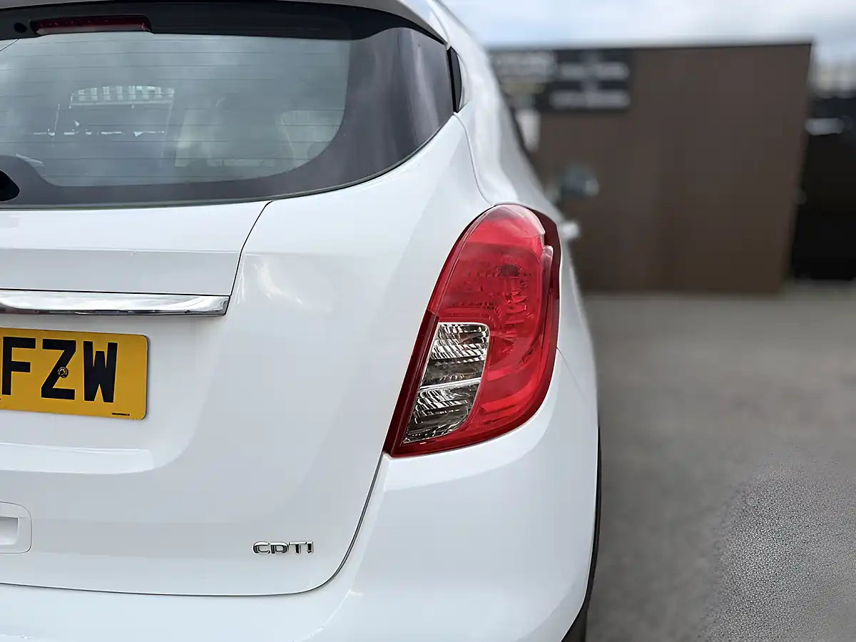 Used 2017 Vauxhall Mokka X Design Nav White - Interior and Exterior details 17