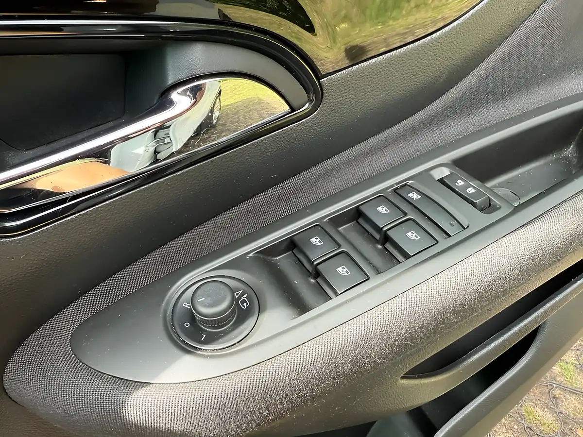 Used 2017 Vauxhall Mokka X Design Nav White - Interior and Exterior details 17