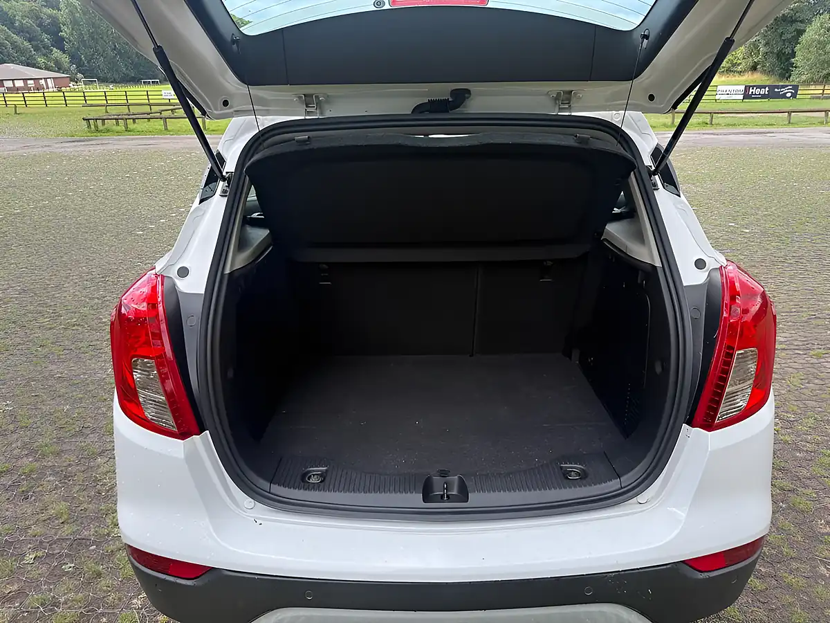 Used 2017 Vauxhall Mokka X Design Nav White - Interior and Exterior details 7
