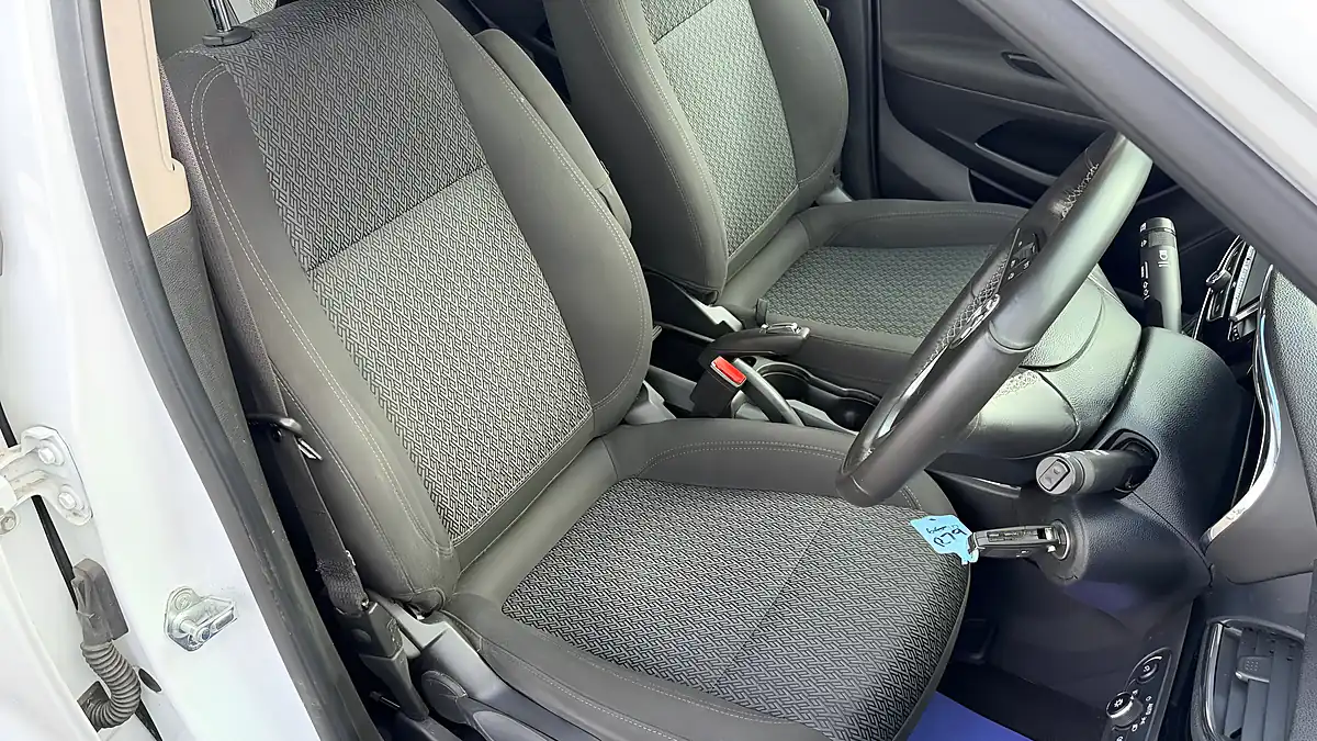 Used 2017 Vauxhall Mokka X Design Nav White - Interior and Exterior details 11