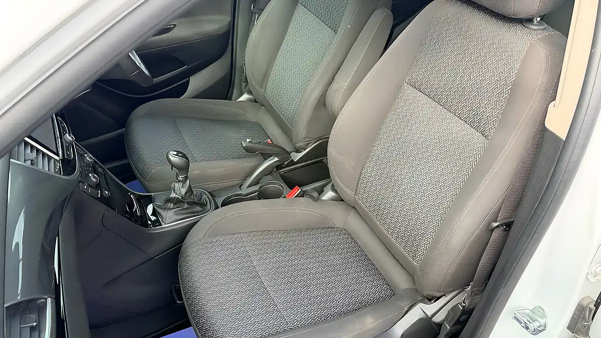 Used 2017 Vauxhall Mokka X Design Nav White - Interior and Exterior details 12