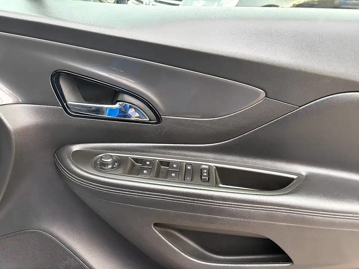 Used 2017 Vauxhall Mokka X Elite Blue - Interior and Exterior details 17