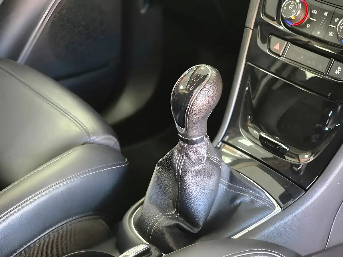 Used 2017 Vauxhall Mokka X Elite Nav Black - Interior and Exterior details 9