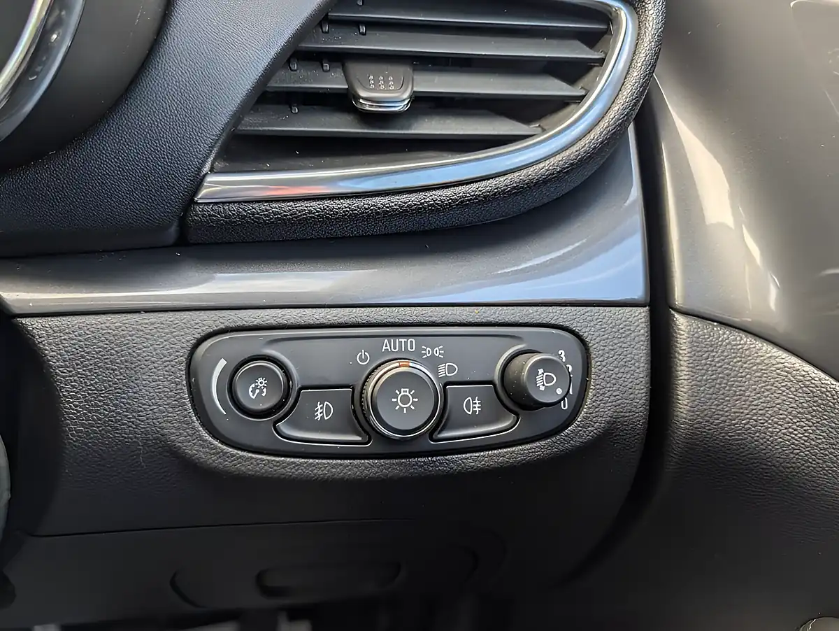 Used 2017 Vauxhall Mokka X Elite Nav Silver - Interior and Exterior details 20