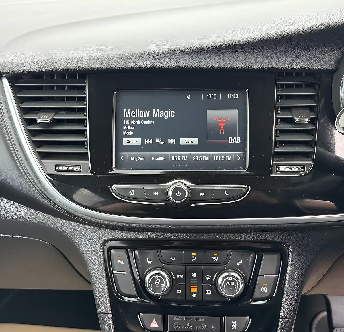 Used 2017 Vauxhall Mokka X Elite Orange - Interior and Exterior details 15