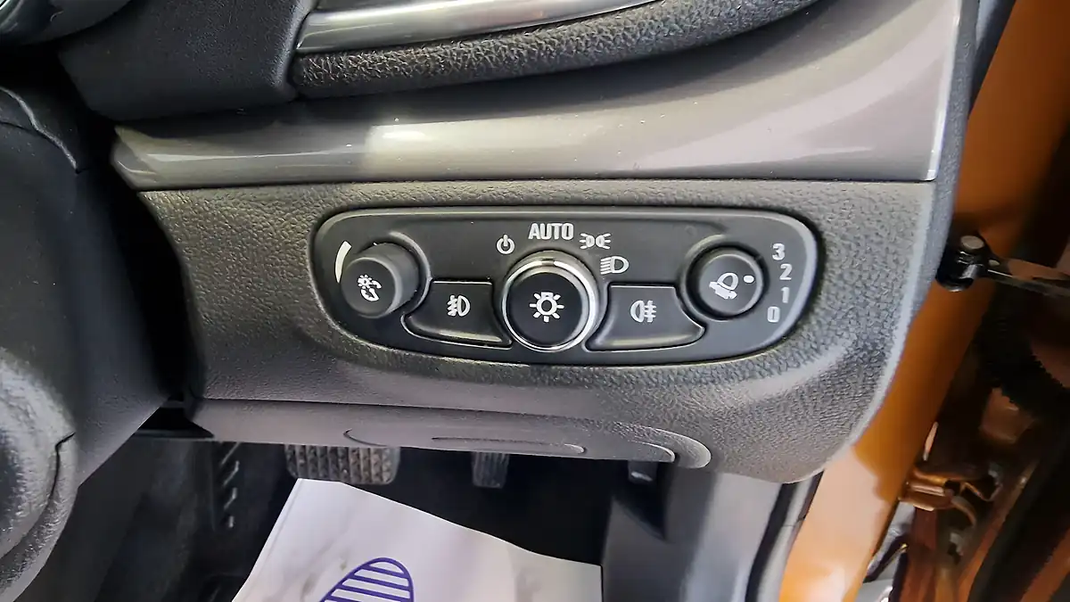 Used 2017 Vauxhall Mokka X Elite Orange - Interior and Exterior details 11