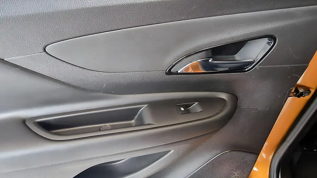 Used 2017 Vauxhall Mokka X Elite Orange - Interior and Exterior details 12