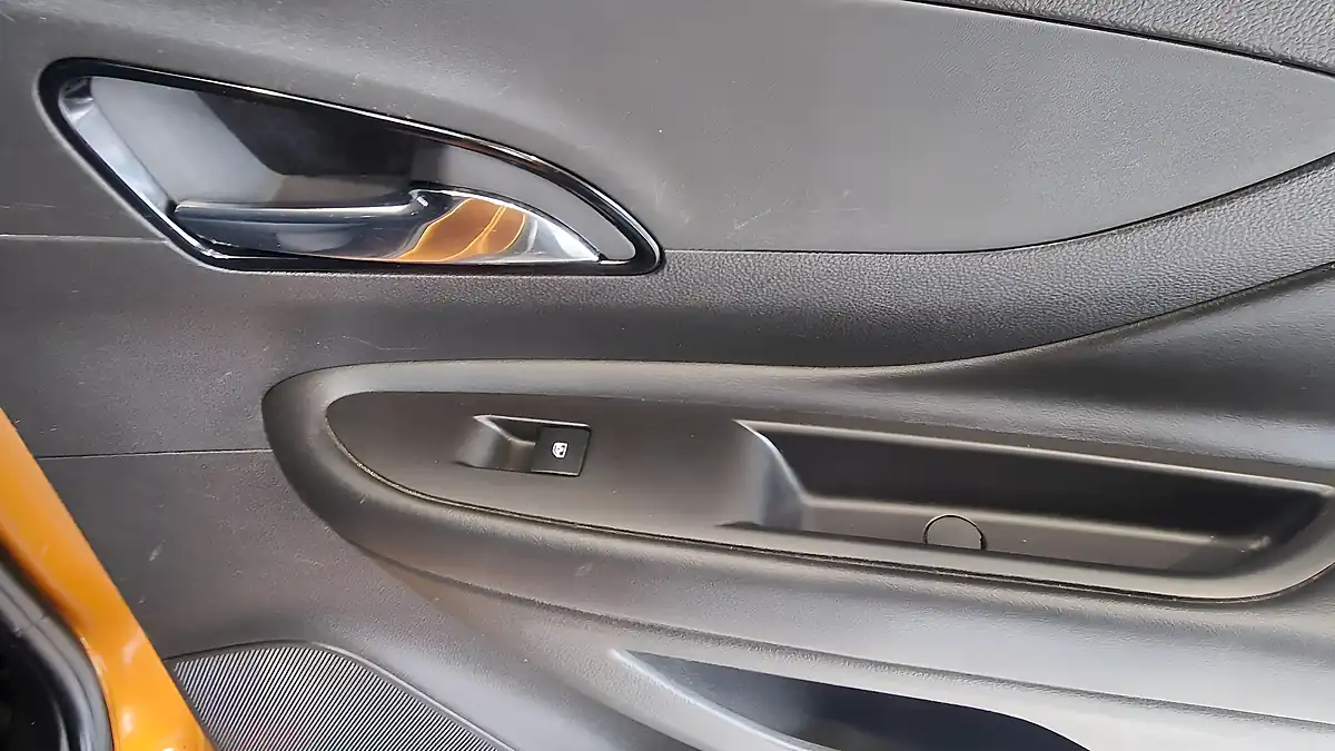 Used 2017 Vauxhall Mokka X Elite Orange - Interior and Exterior details 20